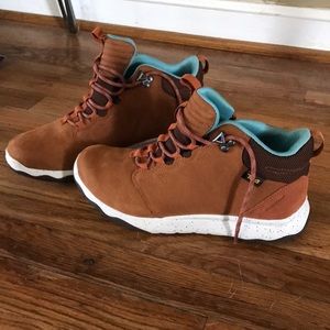 Teva Arrowood boots size 8.5